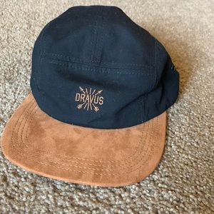 Dravus black hat with brown rim